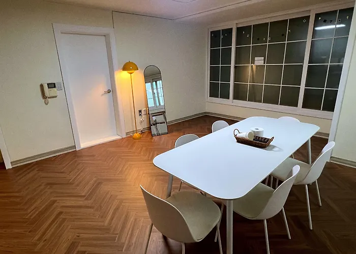 Jnineguesthouse